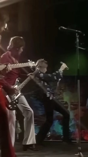 Ronnie Wood Explosive Performance Of Stay With Me (1972)