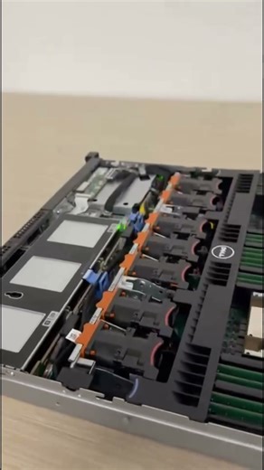 ⚡ Server cât 2 degete. Putere reală de data center, în format slim. #server #datacenter #citgrup