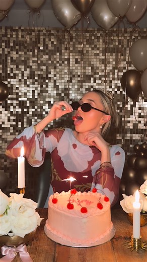 Beth Lauren • motherhood, wellness, cotswolds on Instagram: "I have a feeling I’m going to like this decade… Outrageously soul-filling end to the first week of my thirties. I haven’t laughed so hard in forever, and felt so loved and so grateful to have these friends in my life. And I’ve learnt that my girls are sensational at planning, directing and executing truly ridiculous reels (yes there’s more and it’s just…I can’t) to absolute perfection.✨ Who wants to see the behind the scenes? Location 