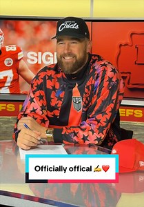 Travis Kelce Signs for Year 14 with Arrowhead Stadium 💛❤️