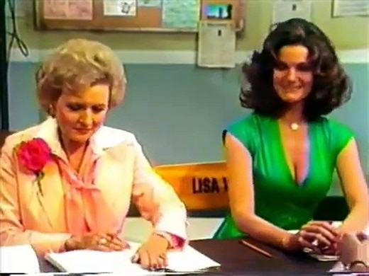 The Betty White Show S01E01 ("Undercover Police Woman")
