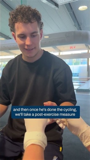 What does a clinical exercise physiologist do?