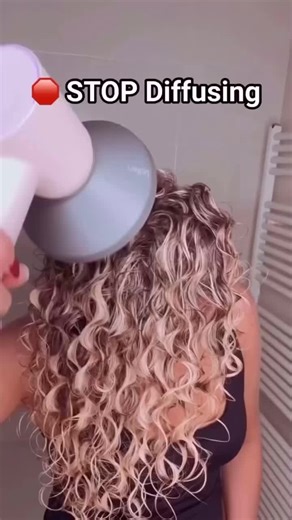 You can fix your curls when you notice during diffusing that they will turn out bad. ⁣⁣ Try the Smasters Technique! ⁣⁣ It’s when you add extra product with wet hands when your hair is 50% dry. ⁣ It will give you more definition, volume & curls for days! ⁣ ⁣Give it a try and show me your result. Would love to see it 🤩⁣⁣ #curlyhaircare #curlyhair #curlyhairroutine #curls #hairtips #haircare #perfectcurls #wavyhair #curlyhairjourney #healthyhair #curlycommunity