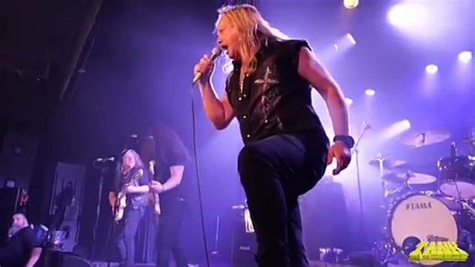 Видео Tank - Walking Barefoot Over (Official Music Video) 2019 | OK.RU