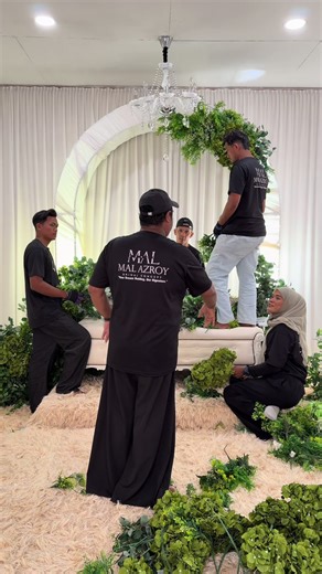 Crafting Your Dream Dais with Elegance and Devotion