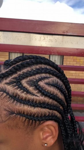 Ngiyalibhaxa ikhanda❤️😍🔥 #SAMA28 #straightbackhairstyles #braidstutorial #curlstutorial #stichbraids #knotlessbraidstutorial #fypシ゚viral #fyp #tiktoksouthafrica #darlingsouthafrica #knotlesswithcurlyends #aliciakeys #straightbacks #tribalbraids #aliciakeysbraids