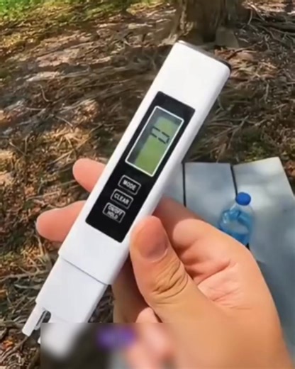 💧 Apa ta este cu adevărat curată? Află adevărul în câteva secunde cu Testerul Digital de Apă – cel mai simplu mod de a verifica ce bei zi de zi! 🟣✔️ Detectează instant impuritățile și mineralizarea 🟣✔️ Afișaj clar, ușor de înțeles pentru oricine 🟣✔️ Perfect pentru apă de robinet, puț, fântână sau filtre Ai grijă de sănătatea ta și a familiei tale! | Merin