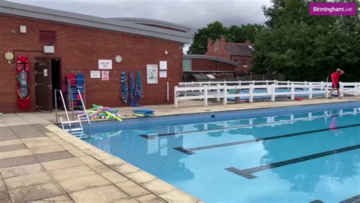 I went to an outdoor pool heated to 29 degrees and it felt like a bath