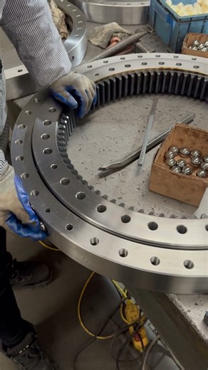 #connection Forestry equipmentThis is how the clamp turntable is produced.