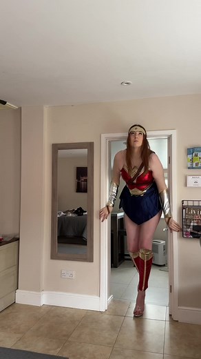 If Wonder Woman Stood at 7ft Tall: Size Comparison and Long Legs