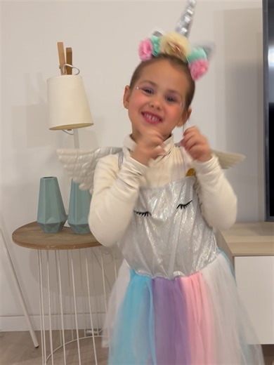 Yolanda Claramonte on Instagram: "Carnaval con el unicornio mágico más especial 🧚🏻🦄"