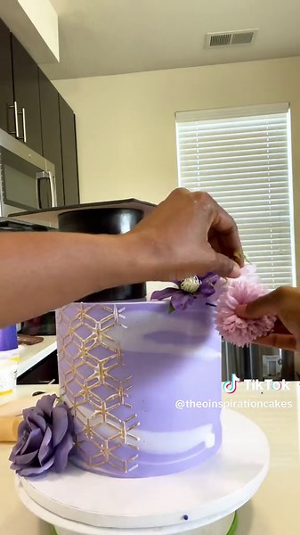 Gorgeous Graduation Cake in Purple for 2024