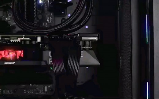 这个显卡有屏幕诶