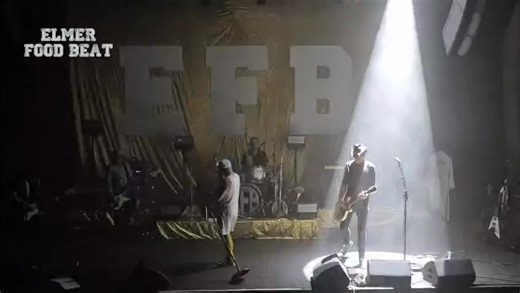 🤘🎉 2026, c’est parti ! 🎉🤘 🚐 On reprend bientôt la route pour célébrer avec vous nos 40 ans de carrière 🎶✨ 🙏 Un Grand merci Le VIP pour leur accueil plus que chaleureux❤️✨ 🤘Retrouvez toutes les dates de la tournée sur notre site web 👉 https://www.elmerfoodbeat.com/🤘 🤘😎On vous dit à très bientôt 😎 Booking : Arsenal Prods | Elmer Food Beat Officiel