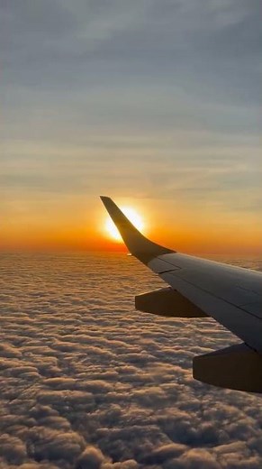 Why Airplanes Use 400Hz Power Instead of 50 or 60Hz? #AircraftSystems #Engineering #electronics