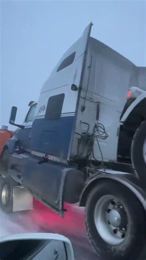 Triple Stack Heavy Haul in the Snow 🌨️ #shorts #trucking #snow