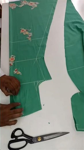 ladies suit frock ki cutting #ladiesfrocks #frockdesign #frockcutting #ladiessuitcutting #tailoring