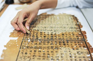 22 reactions | Step inside the National Library of China and peruse...