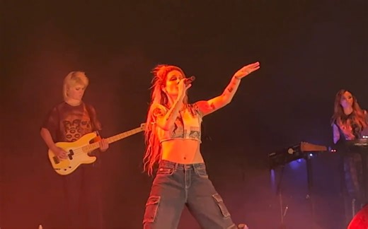 Halsey最新巡演翻唱Kate Bush的《Running Up That Hill》 Metallica乐队最新芝加哥演唱会表演《傀儡之主》