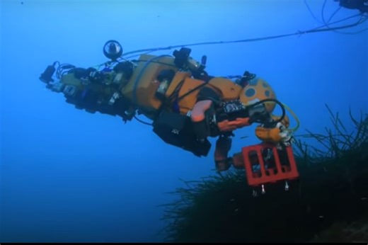 Humanoid diving robot explores shipwrecks