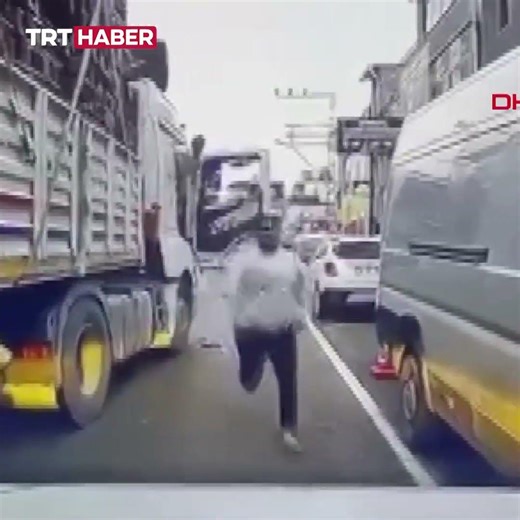 Adana'da tırla önünü kestikleri aracın sürücüsüne saldıran baba ve oğlu tutuklandı