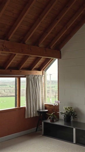 Tour this mid-century home in Wales #interiordesign #architecture #midcenturymodern