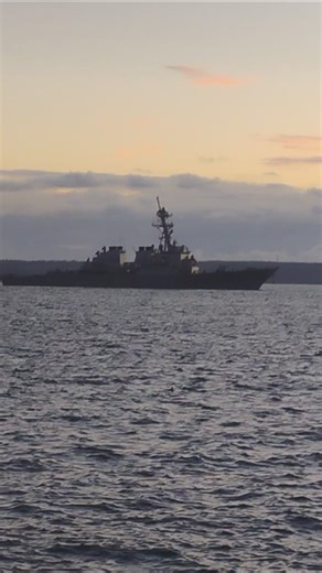 USS John Paul Jones usn 53 being escorted to the base #navy 🫡🇺🇸🪖#downtown #waterfront #military