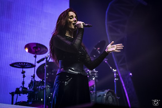 Simone Simons d'Epica s'aventure en solo avec son premier album, Vermillion