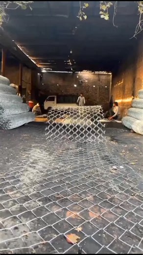 Tariq Virk on Instagram: "How to make chain link fence wire in making factory #viral #viralreels #trending #foryou #trendingvideos"