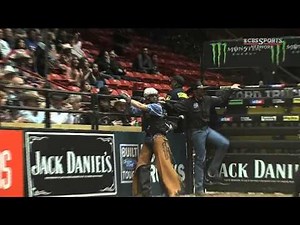 Cowtown Slinger takes care of Billy Robinson (PBR)