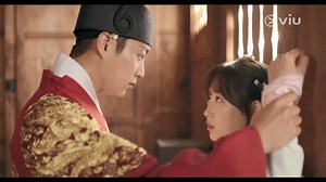 #SplashSplashLove แนวพีเรียดจิ้น ๆ ฟินจิกหมอน! ทั้งฮาและน่ารักสุด ๆ เคมีของ "ยุนดูจุน & คิมซึลกิ" คือดีย์ จะดูหน้าฝนหรือหน้าไหนก็ฟิน! 😚 ▶️ ชมซับไทย Splash Splash Love EP. 2 >> https://goo.gl/UtZfSF | Viu Thailand