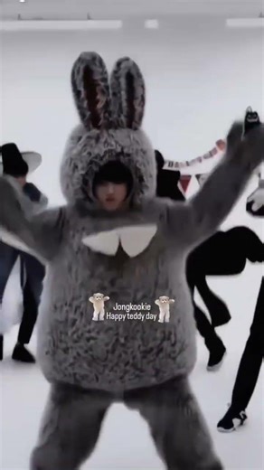 Happy 🧸🧸🧸Teddy day💜🅐🅡🅜🅨⁷⟬⟭💜💜my kookie so cute💖💖💖 #trending #shortsfeed #tiktok #jungkook #goldmakene