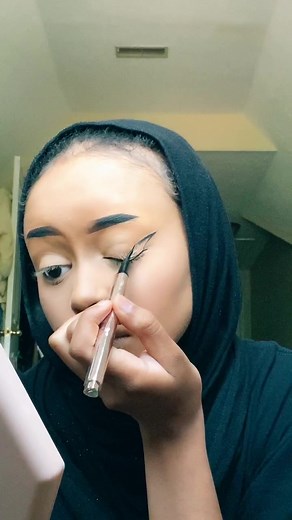 Fenty Beauty Flyliner Eyeliner Tutorial