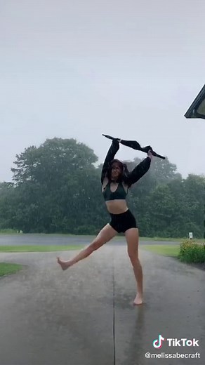 True story: Tom Holland saw and liked this video 😭 #umbrella #lipsyncbattle #tomholland #rain #tomhollandclips