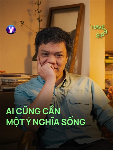 Nếu cả tuổi trẻ chỉ dành để thoát khỏi nghèo khó, khi đã chạy đủ xa… ta sẽ tiếp tục vì điều gì? Đón xem Have A Sip #249 - Nhà báo, Tác giả sách Hoàng Hối Hận, phát sóng lúc 20h, thứ Sáu, 13/3 trên Vietcetera Podcast, Youtube, Spotify & Apple Podcast. #HaveASip #Vietcetera #HAS_249