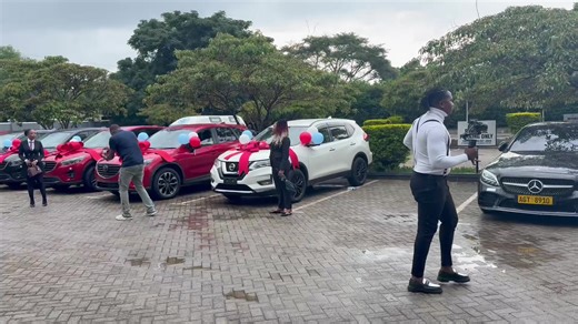 Teachers at Missie Group Receive Cars for Dedication