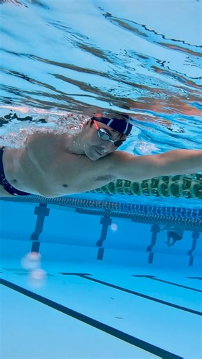 Andy Donaldson on Instagram: "The power of the glide 🏊‍♂️✨ Have you ever noticed ice skaters? When skating they never rush straight into their next step. They push, then glide before setting up the next movement ⛸️ Freestyle works in a similar way, and a brief glide before your next stroke can bring some great benefits. 1️⃣ A better setup for the catch It gives the lead hand time to set up and find traction before engaging the catch 💪🏼 2️⃣ More efficiency Holding length allows you to carry mo