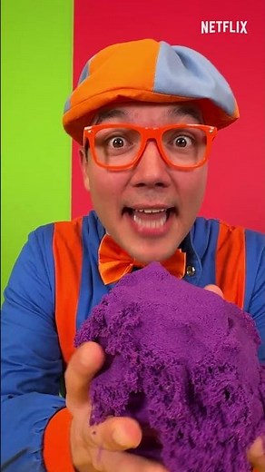 Blippi Plays with Satisfying Kinetic Sand🛻