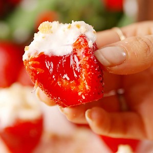 These Jell-O shots let you have your cake and drink it too 🍰 Full recipe: http://dlsh.it/d7GoEZ3 | Delish