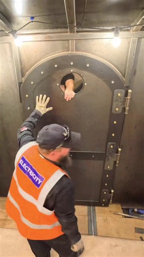 A Heavy Door calls for Big ol hinges. #colinfurze #learnontiktok #viralvideochallenge #BringThemHomeNow #fyp #funnyvideos #Halloween #engineering #invention #foryou | Colin Furze