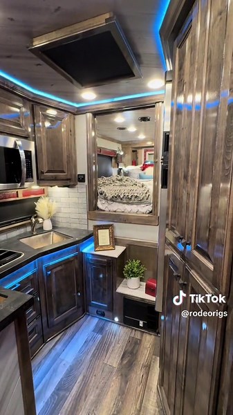 This Elite Outback Conversions four horse is out of this world! Come join us for tour and if you have any questions call or text 541-460-2495 #fyp #foryou #rodeorigs #trailer #rodeo #horse #elitetrailers #western #barrelracer #nfr #nfr2023 #barrelrace