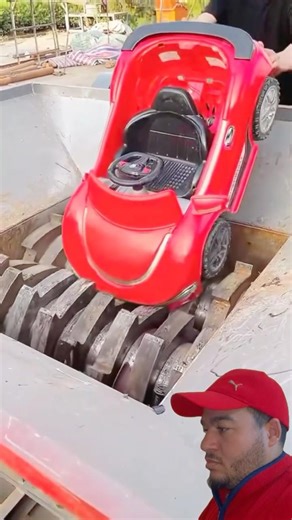 Industrial Shredder Destroys a Heavy Machine in Seconds! 😱⚙️