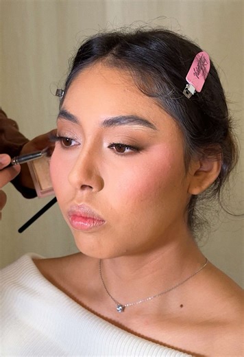 1:1 Makeup Application lessons are offered weekly. They include hands on teaching, a full list of products and brushes used as well as social media and photo editing tips. Lessons can be structured based on interest/intention and skill. Link is in bio or DM to book with me 🎨 Book with my most recent student @adia.artistry 💕 #lamua #losangelesmakeupartist #makeuplessons #lamakeupartist #pasadenamakeupartist