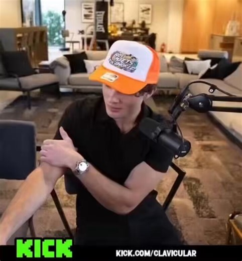 Clavicular instantly hung up after realizing he won’t be clapping her cheeks.