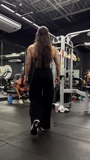 Stephany Santiago | IFBB Figure Pro 🌐 | Rinse + repeat. 🦋 | Instagram