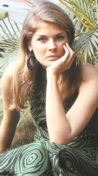 Candice Bergen Bikini Return — Proof in Pictures! #celebrityphotoshoot #hollywoodbuzz #hollywood