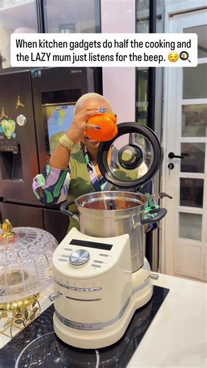 Some mornings I just want cooking to feel… easy. With this Kitchen aid cook processor and Ninja crispi !!! If not ekedc that took light u could have steamed rice in another gadget 🤣😂😫 So today the KitchenAid Cook Processor handled my vegetable stew while the Ninja Crispi worked its magic on some crispy wings. I love meals that practically cook themselves 😘 I just set the time, hear the beep, and move on to the next mum duty. Plot twist though… the kids suddenly decided “No chicken today.” 😂
