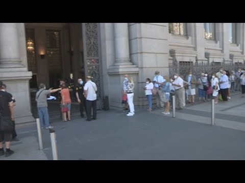 Long queues in recent hours to exchange pesetas for euros