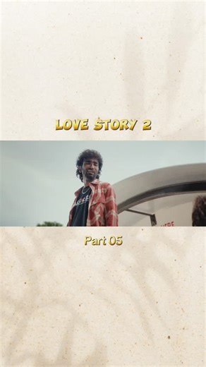 Mx Star on Instagram: "日本利用压电瓷砖将脚步转化为电能。这些瓷砖捕捉来自你脚步的动能。当你行走时，你的重量和动作会对瓷砖产生压力。瓷砖会轻微弯曲，从而产生机械应力。瓷砖内部的压电材料将这种应力转化为电能。每一步都会产生少量电荷，而数百万步结合在一起就能产生足够的电力来驱动LED灯、数字显示屏和传感器。在像涩谷车站这样繁忙的地方，每天大约有240万个脚步为这一系统作出贡献。 这些电能可以被储存或立即使用，从而减少对传统电力来源的依赖，并支持可持续的城市基础设施。 这种方法将日常运动转化为实用的可再生能源 #日本#知识#事实 #你知道吗 #推荐 科技创新 历史 技术 实验热门日本利用压电瓷砖将脚步转化为电能"