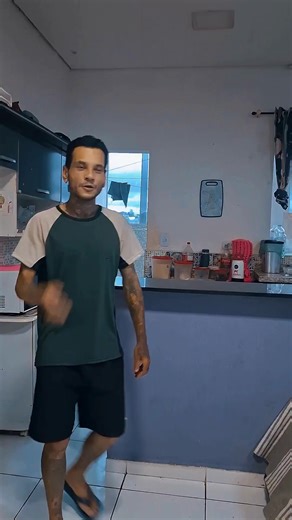 Tá igual ao PINTINHO AMARELINHO 🤣🤣🤣